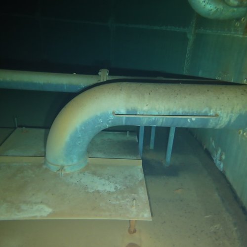 Sprinklertank-Inspektion: Stahltank, 10 Jahre – Rohrbogen Rohrschelle Korrosion Bodensicht